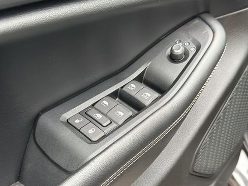 Used 2023 Jeep Grand Cherokee Altitude AWD/4WD image 12
