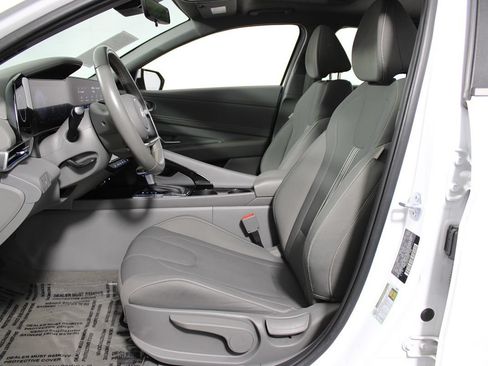 Used 2025 Hyundai Elantra SEL FWD image 6