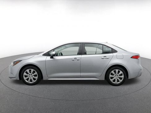 Used 2025 Toyota Corolla LE FWD image 4