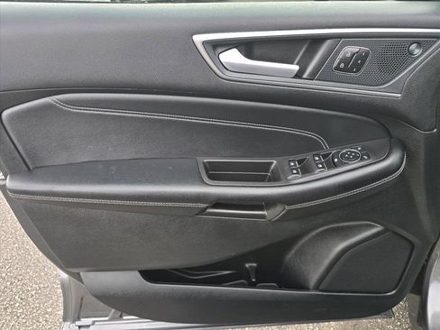 Used 2024 Ford Edge Titanium image 9