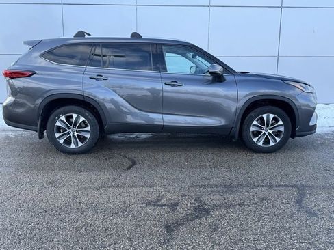 Certified 2022 Toyota Highlander XLE image 40