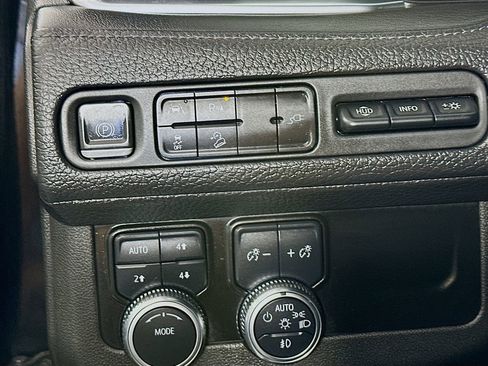 Used 2021 GMC Yukon XL Denali image 10