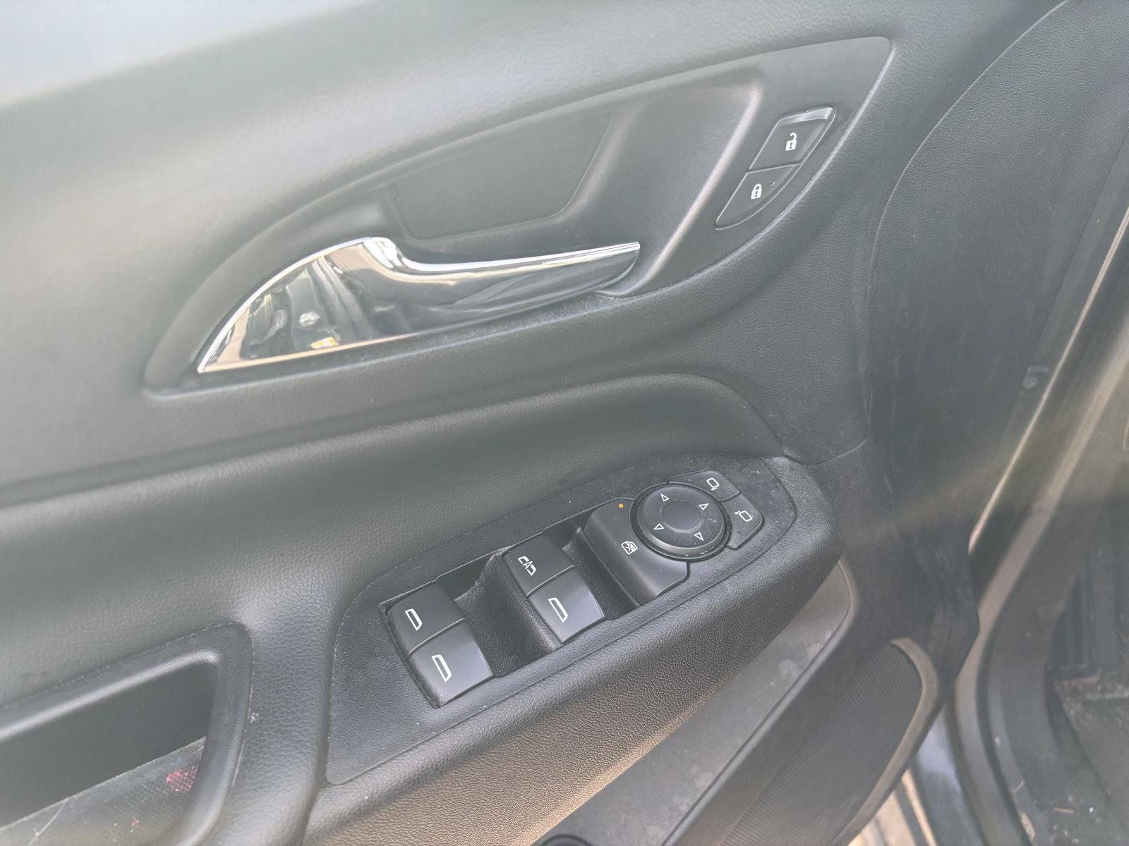Used 2018 Chevrolet Equinox LT AWD/4WD image 15
