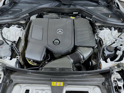 Used 2025 Mercedes-Benz GLC 300 4MATIC image 28