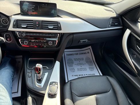 Used 2016 BMW 320i xDrive Sedan image 10