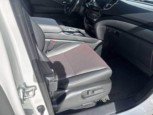 Used 2025 Honda Ridgeline Black Edition image 12