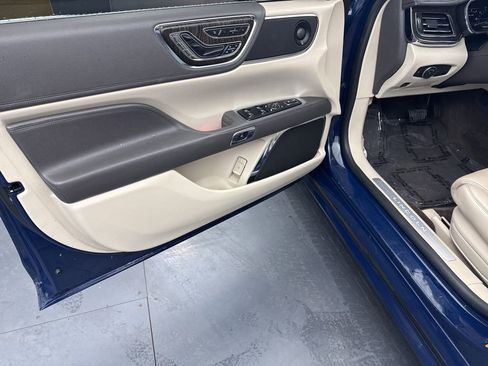 Used 2018 Lincoln Continental Reserve w/ Rear-seat Package image 31
