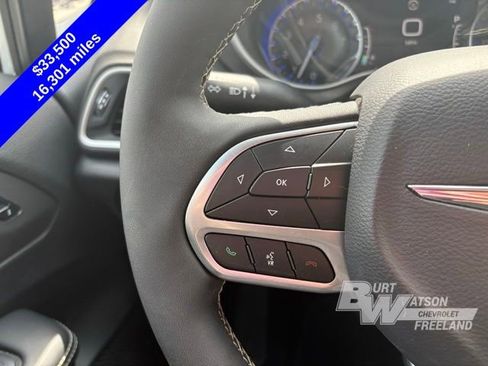 Used 2026 Chrysler Pacifica Select FWD image 17