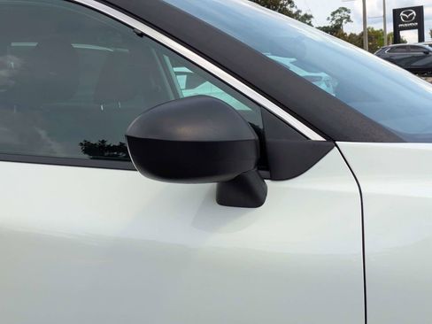 Used 2024 Nissan Rogue S FWD image 12