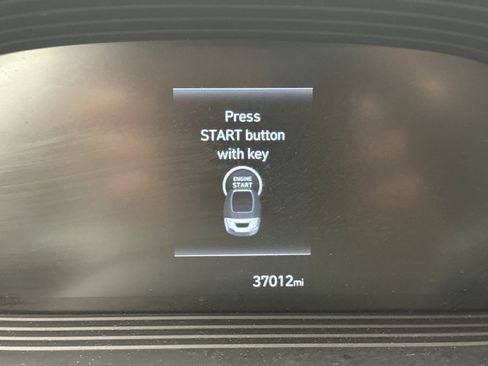 Used 2023 Hyundai Venue Limited image 13