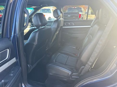 Used 2016 Ford Explorer XLT w/ Equipment Group 202A image 14