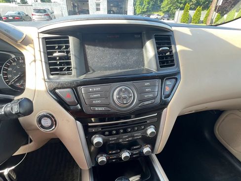 Used 2018 Nissan Pathfinder SV FWD image 23
