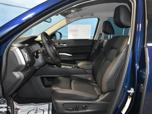 New 2026 Nissan Pathfinder SL image 5