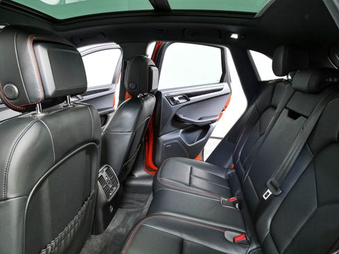 Certified 2024 Porsche Macan S AWD/4WD image 22