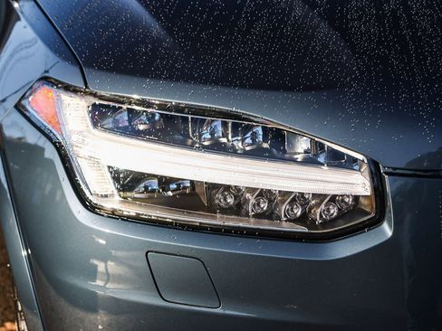 Used 2025 Volvo XC90 B5 Plus w/ Protection Package Premier image 15