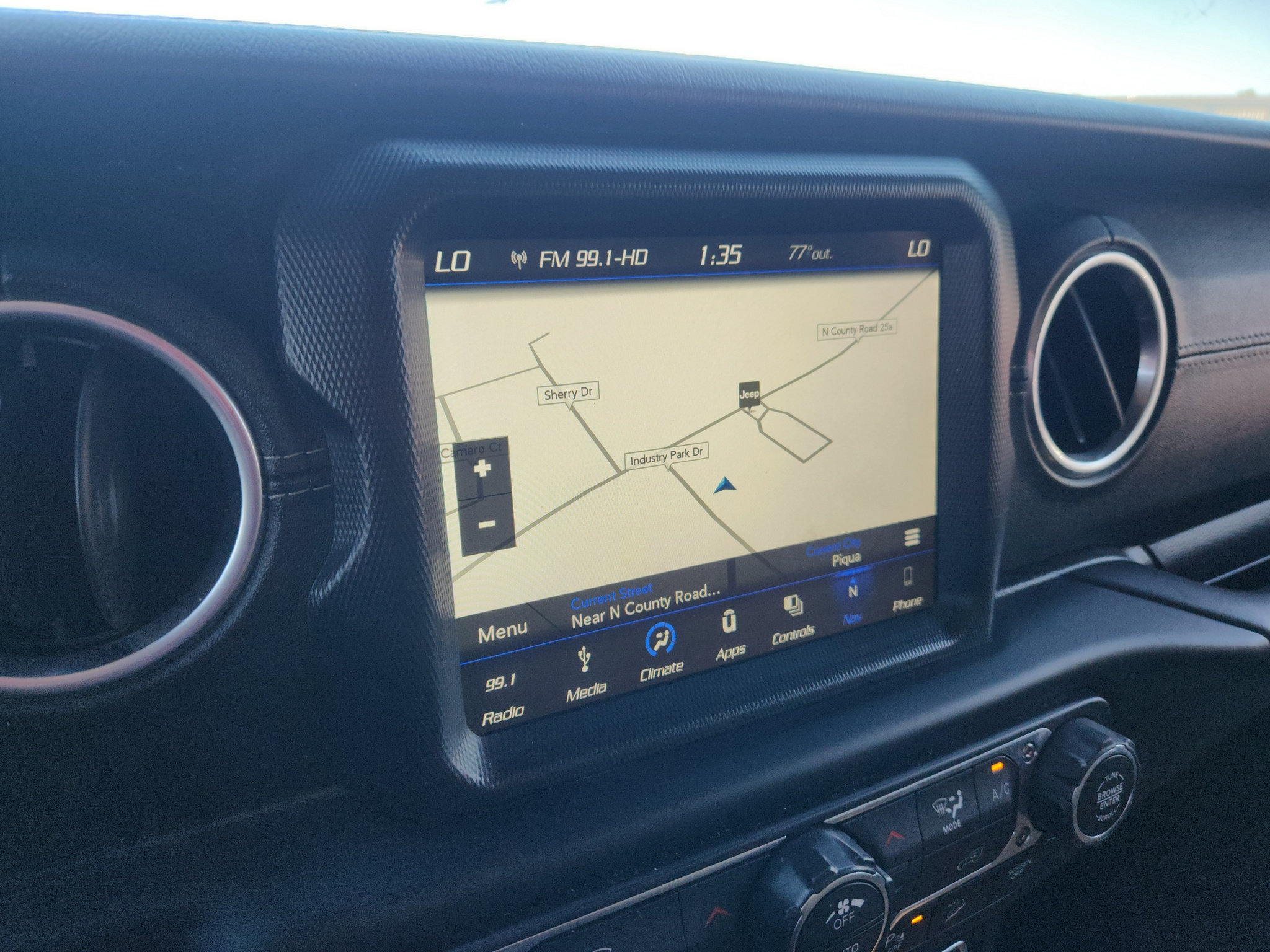 Used 2019 Jeep Wrangler Unlimited Sahara AWD/4WD image 30