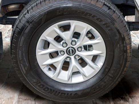 Used 2024 Nissan Frontier SV image 35