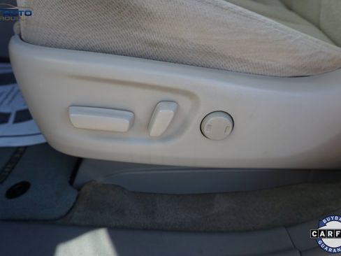 Used 2013 Toyota Sienna LE image 28