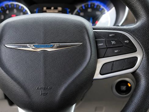 Used 2019 Chrysler Pacifica Touring Plus FWD image 13