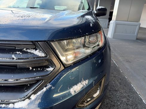 Used 2017 Ford Edge SE image 4