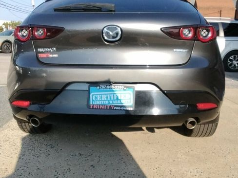 Used 2019 MAZDA MAZDA3 Hatchback w/ Preferred Package FWD image 3