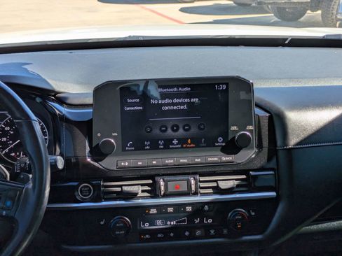 Used 2023 Nissan Pathfinder SL w/ Lighting Package (N92) image 17