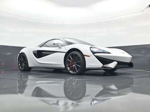Used 2019 McLaren 570S Spider image 18