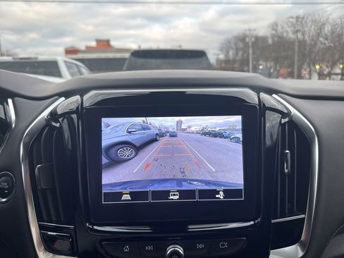 Used 2023 Chevrolet Traverse LT image 23