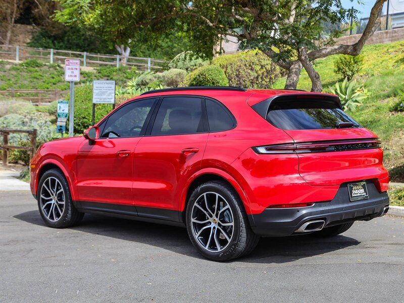 Used 2024 Porsche Cayenne AWD/4WD image 3