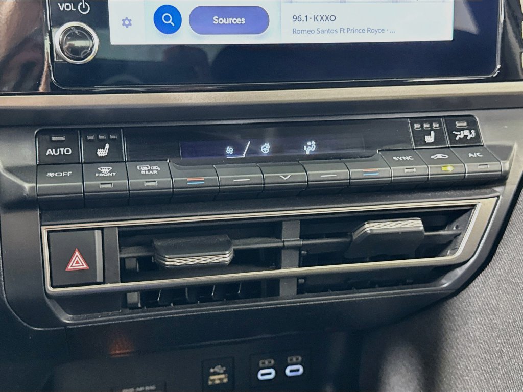 Used 2025 Toyota Camry LE w/ Convenience Package FWD image 16