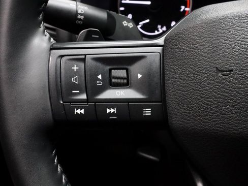 Certified 2025 Nissan Rogue SV image 27