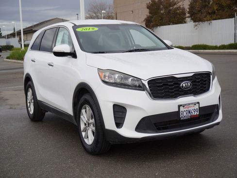 Used 2019 Kia Sorento LX image 1