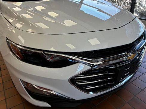 Used 2023 Chevrolet Malibu LS FWD image 2