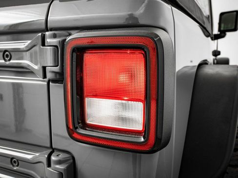 Used 2021 Jeep Wrangler Sport S image 16