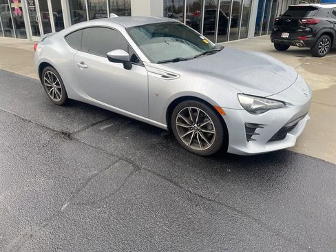 Used 2017 Toyota 86 image 3