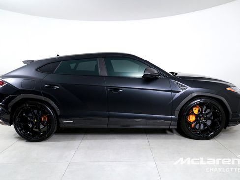 Used 2023 Lamborghini Urus Performante AWD/4WD image 9