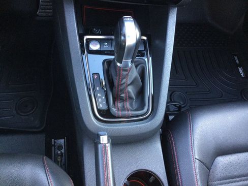 Used 2017 Volkswagen Jetta GLI image 31