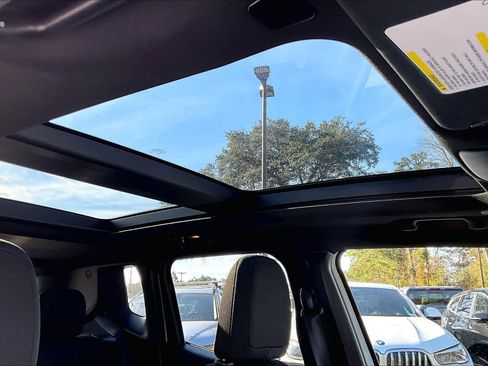 Used 2021 Jeep Renegade Latitude w/ Sun & Sound Group image 13