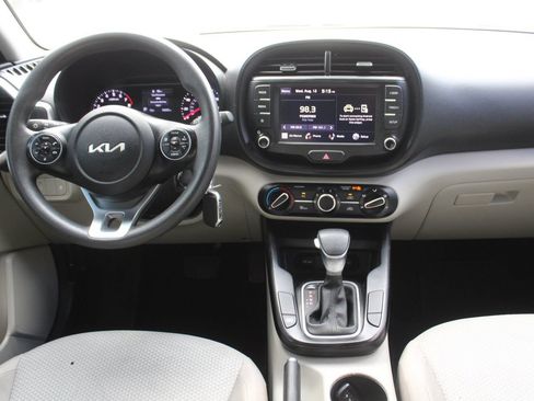 Used 2022 Kia Soul LX FWD image 17