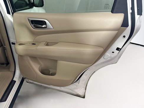 Used 2014 Nissan Pathfinder Platinum image 31