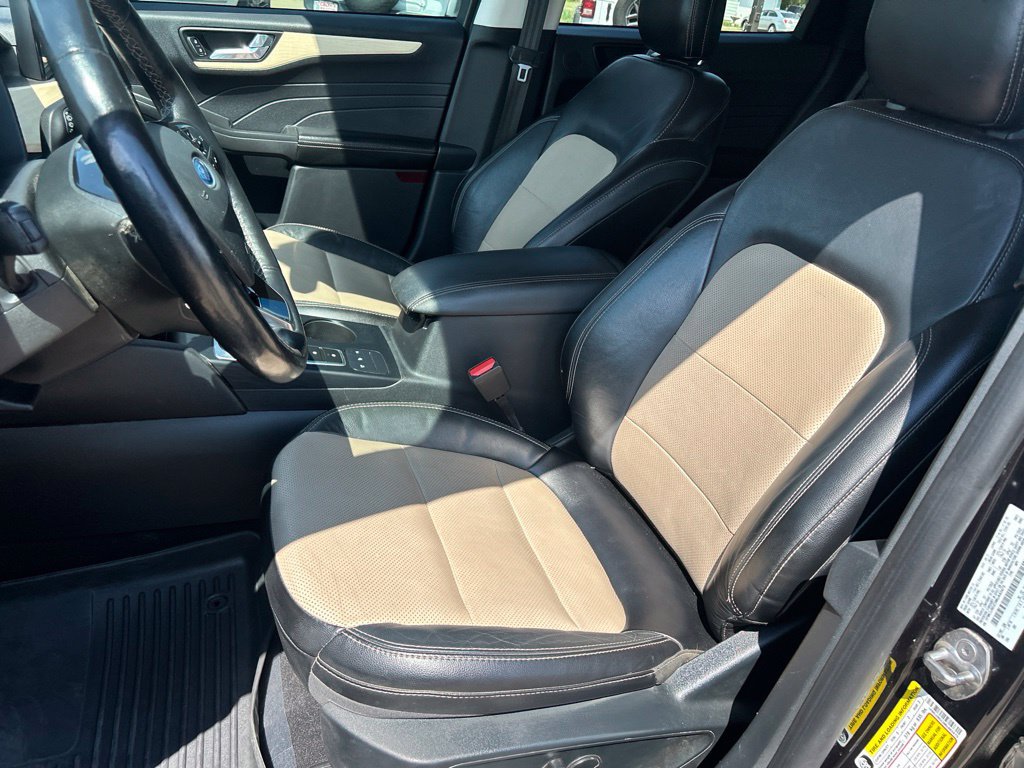 Used 2021 Ford Escape Titanium w/ Titanium Elite Package AWD/4WD image 10