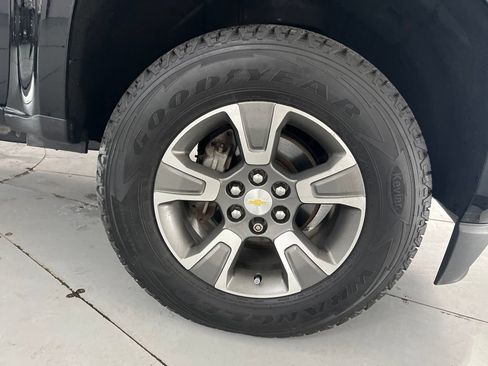 Used 2019 Chevrolet Colorado Z71 AWD/4WD image 17
