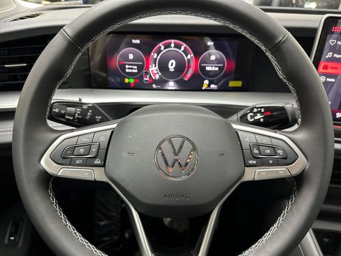 New 2026 Volkswagen Tiguan SE FWD image 22