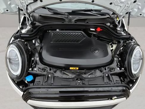 Used 2024 MINI Cooper SE w/ Signature Upholstery Package image 32