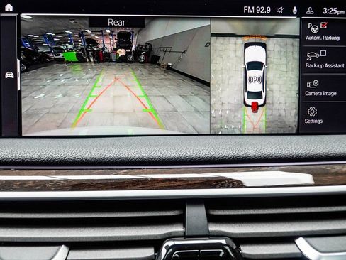 Used 2021 BMW 740i xDrive 740i xDrive w/ M Sport Package image 26