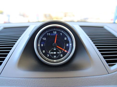 Used 2021 Porsche Macan AWD/4WD image 32