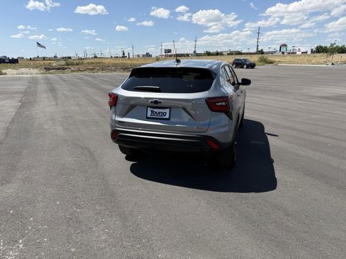 Used 2025 Chevrolet Trax RS w/ Driver Confidence Package image 13