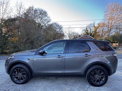Used 2019 Land Rover Discovery Sport SE image 4