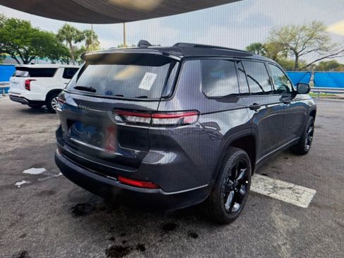 Used 2025 Jeep Grand Cherokee L Altitude image 2