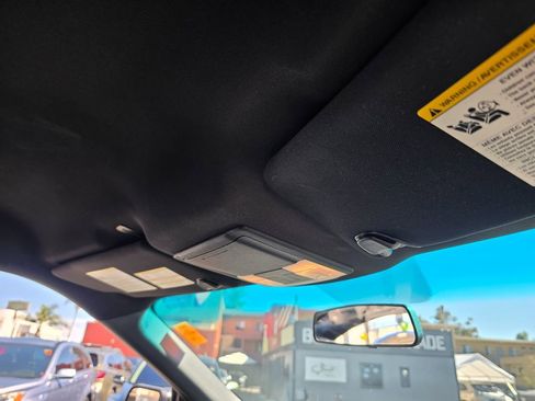 Used 2017 Ford Explorer XLT image 12